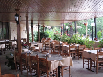 Skylight Restaurant Bar and Pool